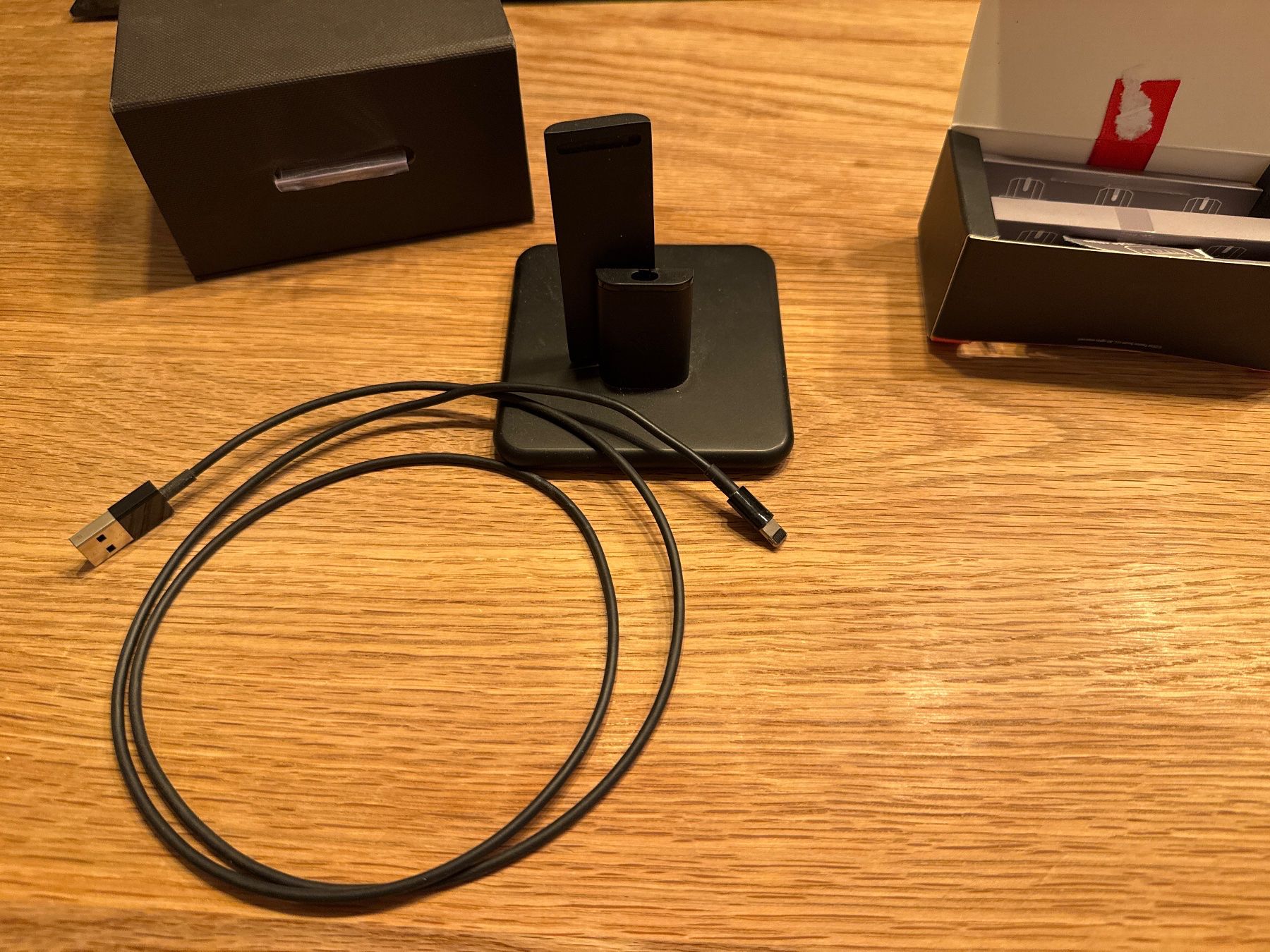 Caricabatterie: TwelveSouth HiRise iPhone Dock – Usato da Lyss venduto da aschempp