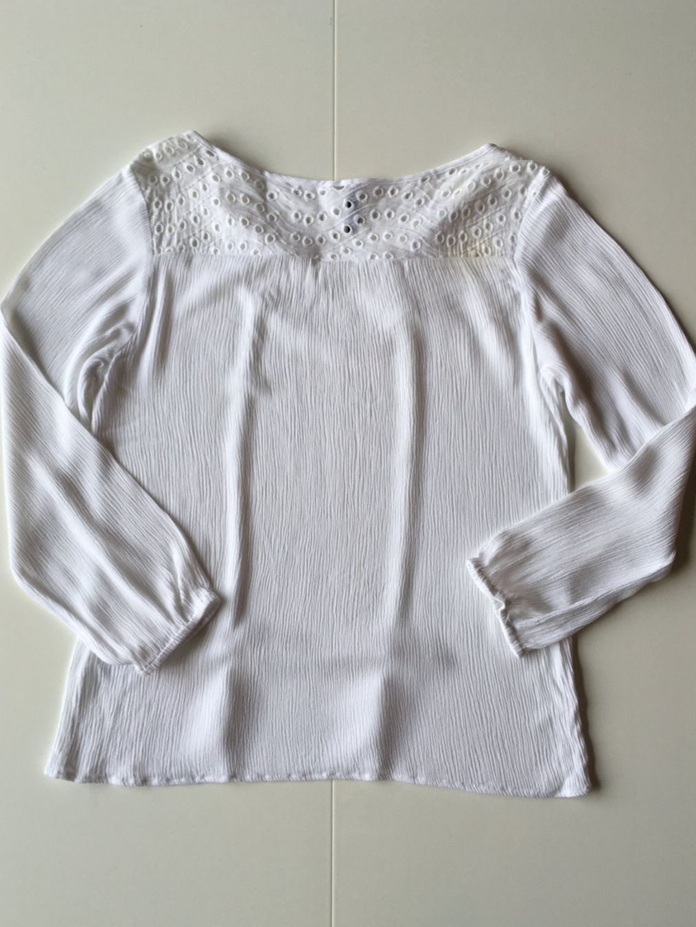 Top: Chemisier blanc léger à broderie - M – Usato da Troinex venduto da Irisglo 2