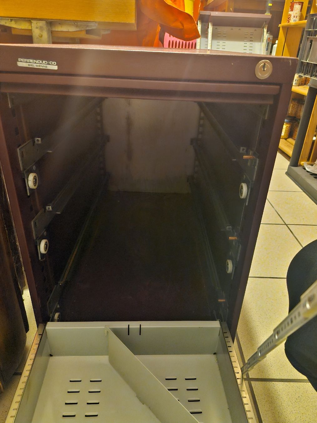 Armadi: Aktenschrank – Usato da Biel/Bienne venduto da fat_f92k 2