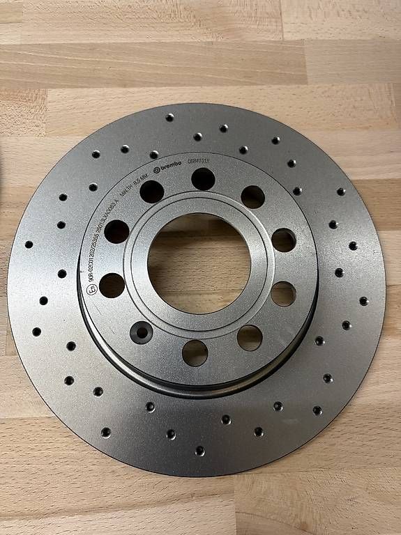 Tutti pezzi di ricambio auto: Dischi forati Brembo  – Usato da Prosito venduto da Nic_111 1
