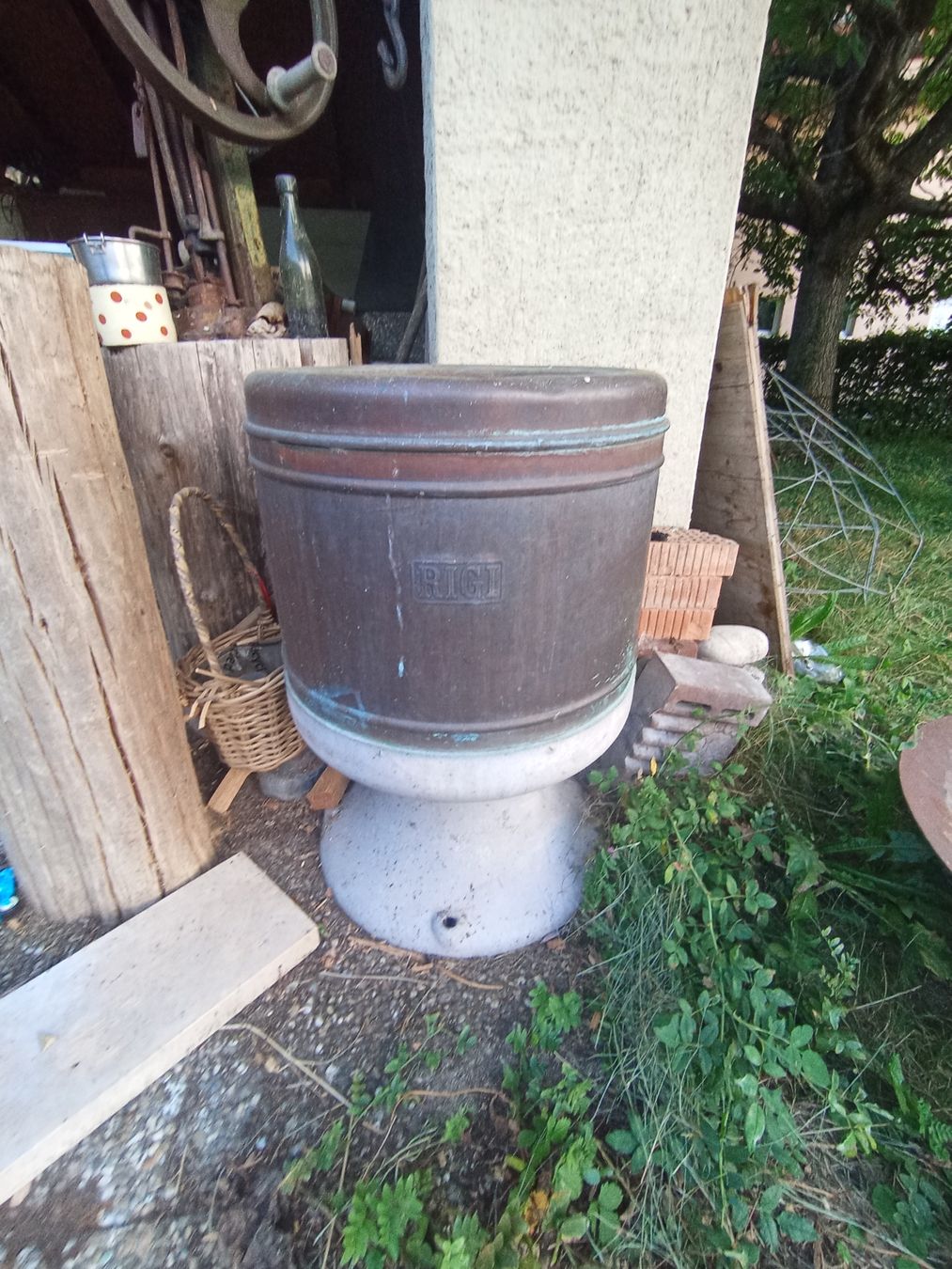 Töpfe: Kupferkessel mit Sockel ca. 55cm Durchmesser gebraucht – Gebraucht aus Belp von Guadalupe84