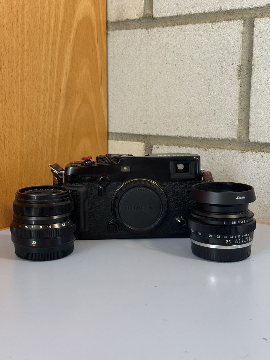 Fujifilm Fotocamera: Fujifilm XPro 3 mit 2 Objektiven – Usato da Aarau venduto da MichiMariom