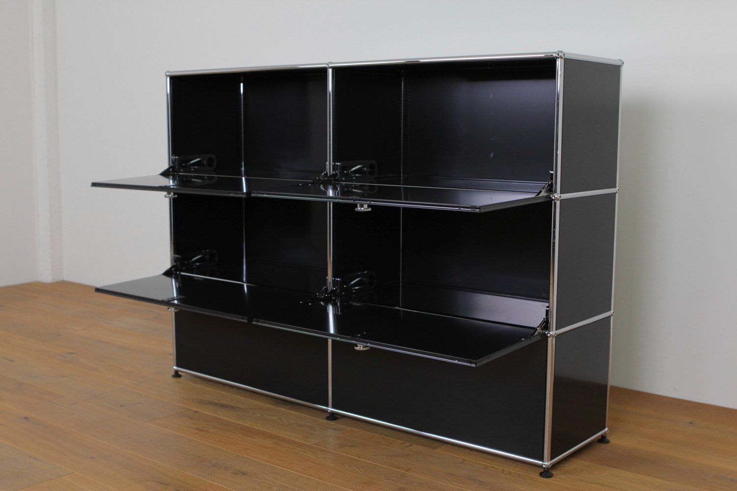 USM Scaffali: USM Haller Highboard Graphitschwarz – Nuovo (secondo la descrizione) da Affoltern am Albis venduto da StudioStandard 2