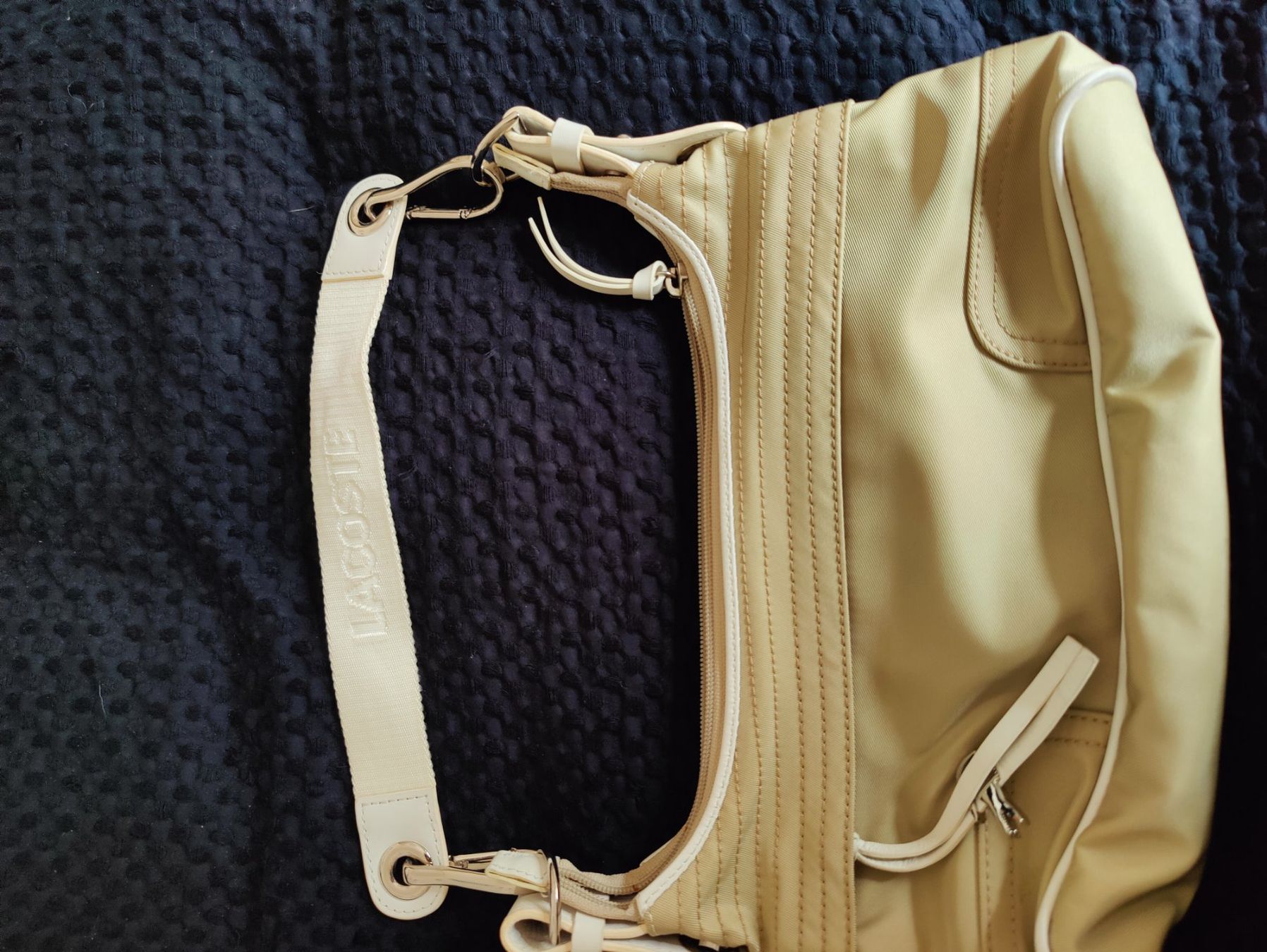 Lacoste Borse da donna: Lacoste beige zip closure alligator purse bag – Usato da Geneve venduto da readycat 1