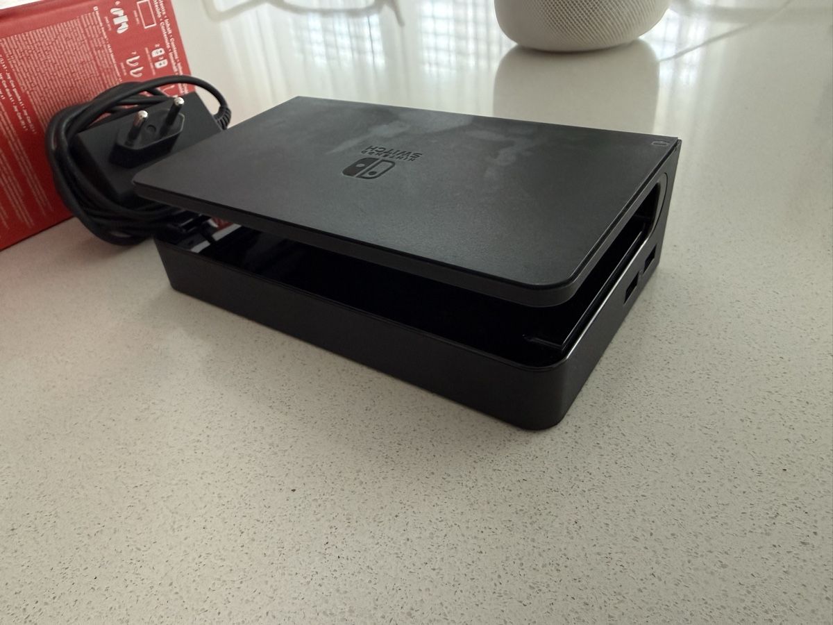 Nintendo Console: Nintendo Switch OLED Bundle! In guarantee 09/26 – Nuovo (secondo la descrizione) da Meggen venduto da Petra-Arte 3