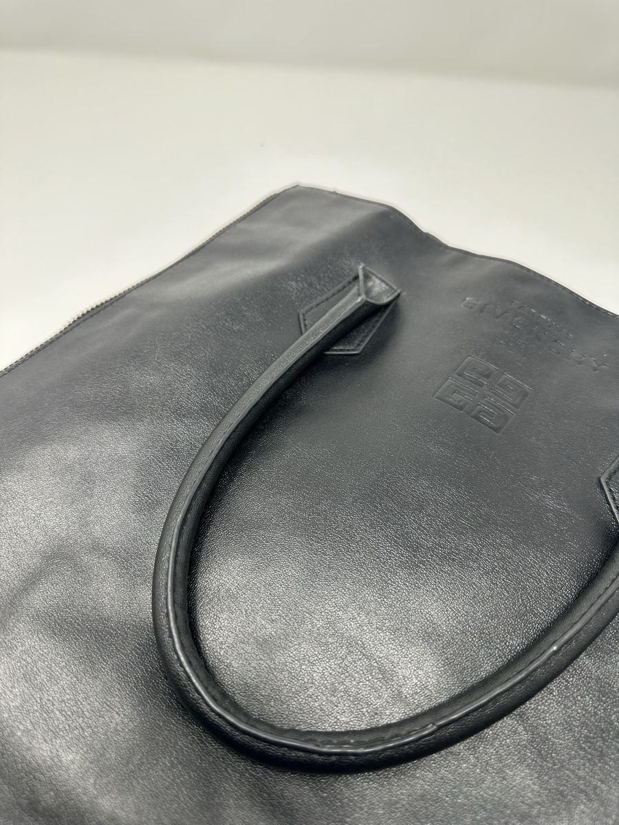 Givenchy Taschen für Damen: Schwarze Givenchy Handtasche - Top Zustand -  – Gebraucht aus Luzern von kim221080 5