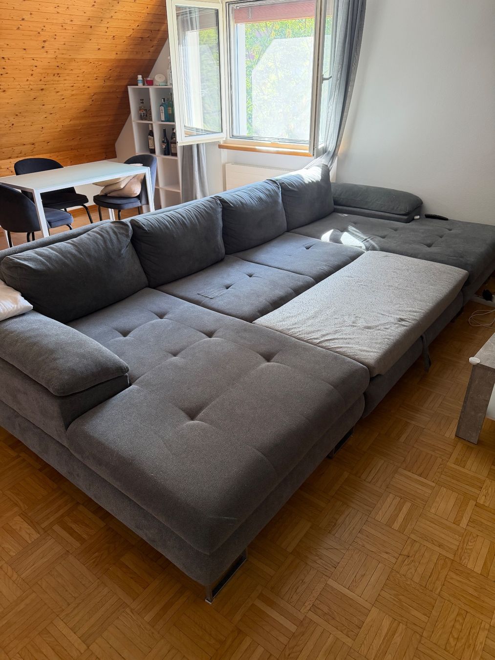 Divani: XXL Wohnlandschaft Sofa grau mit Schlaffunktion & grossem – Usato da Dietikon venduto da Bestcollectible 2