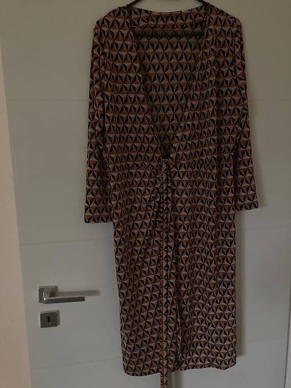 Vestiti: Midikleid mit geometrischem Muster, Grösse 42 – Usato da Brienz BE venduto da motylinka