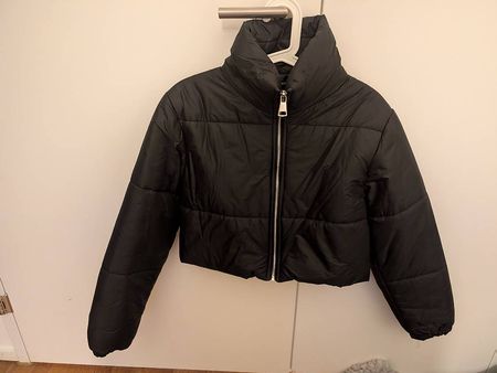 Kurze Jacke mit hohem Kragen 