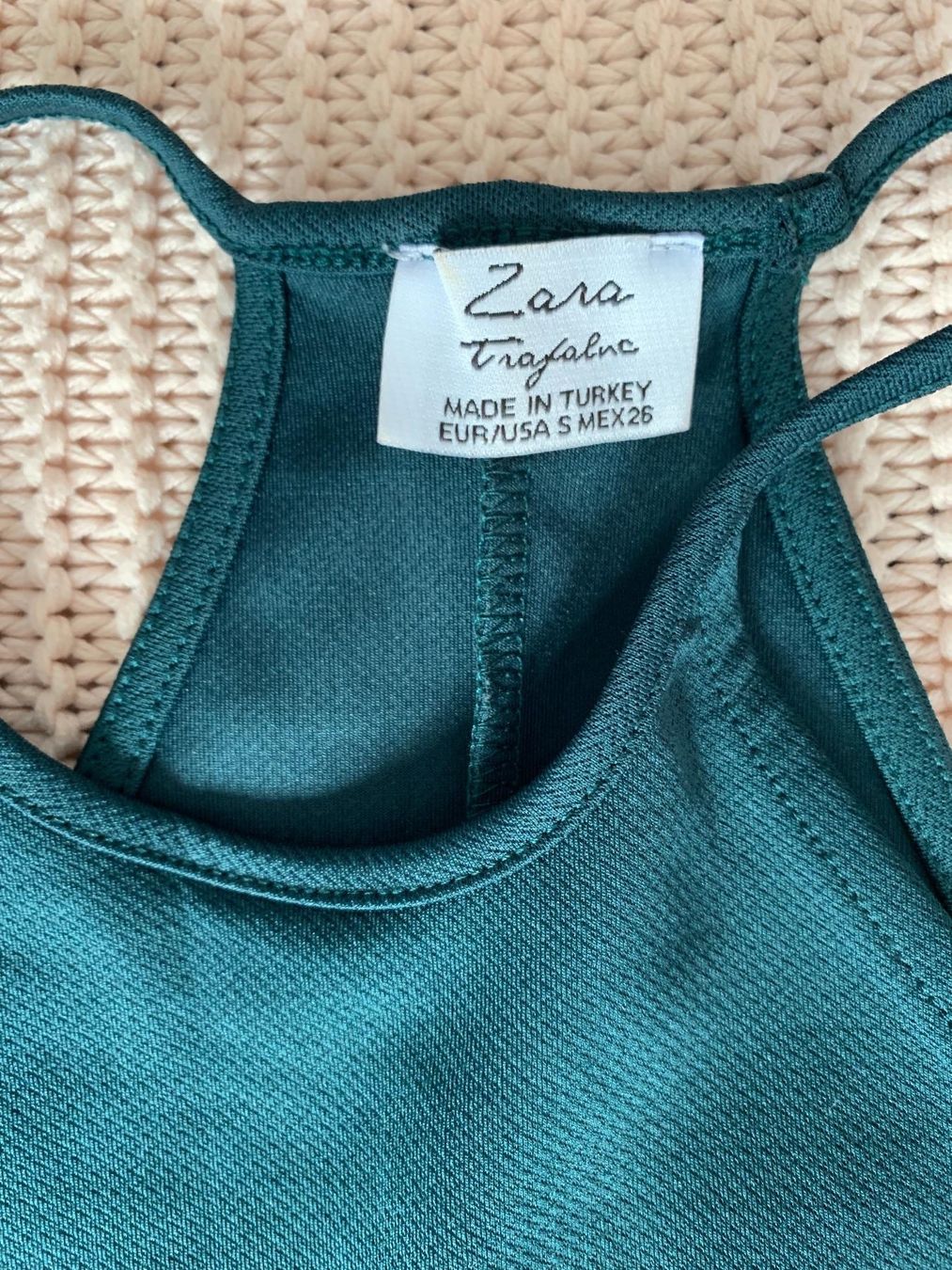 Zara Kleider: Robe fluide vert sapin – Neu (gemäss Beschreibung) aus Montreux von iizaa811 1
