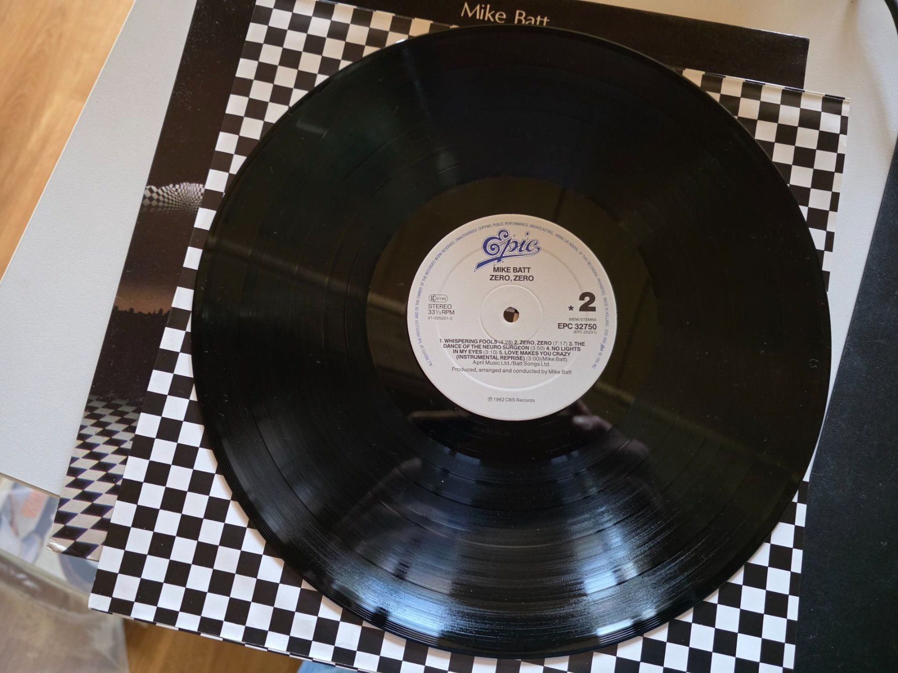 Dischi in vinile: Vinyl LP: Mike Batt - Zero, Zero - 1982 - EPC 32750 – Usato da Walterswil BE venduto da Lonitti 1