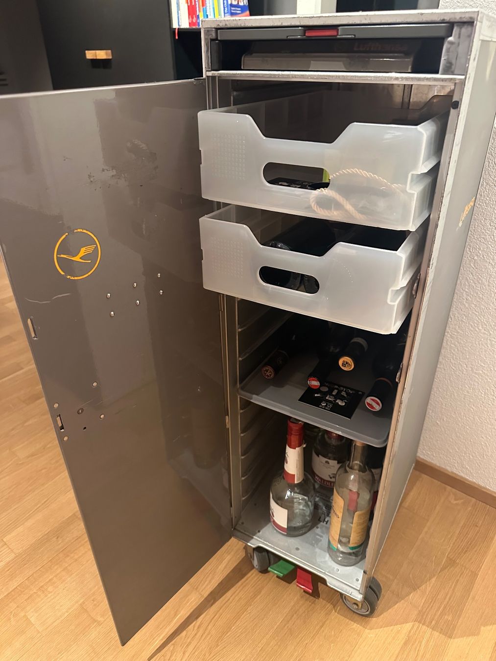 Altro in Aeronautica: Flugzeug Servierwagen Lufthansa Alu Rollbar gebraucht – Usato da Wetzikon ZH venduto da kob_f9ql 3