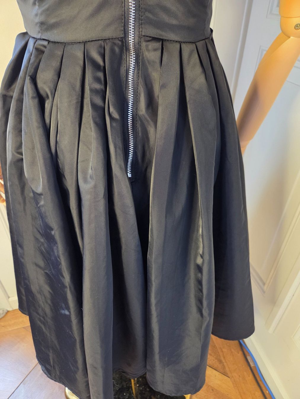 Kleider: ein Nylonkleid – Gebraucht aus Leissigen von ali_k9v8 5