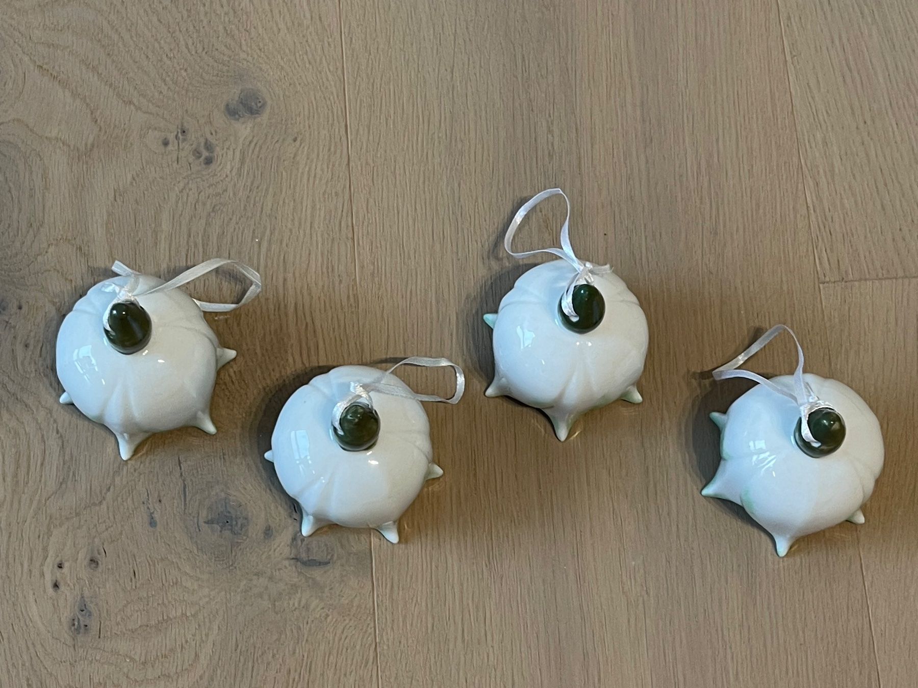 Alle Dekorationen: 4 Maiglöckchen weiss Grösse ca. 8cm – Gebraucht aus Oberägeri von Chica-go 2