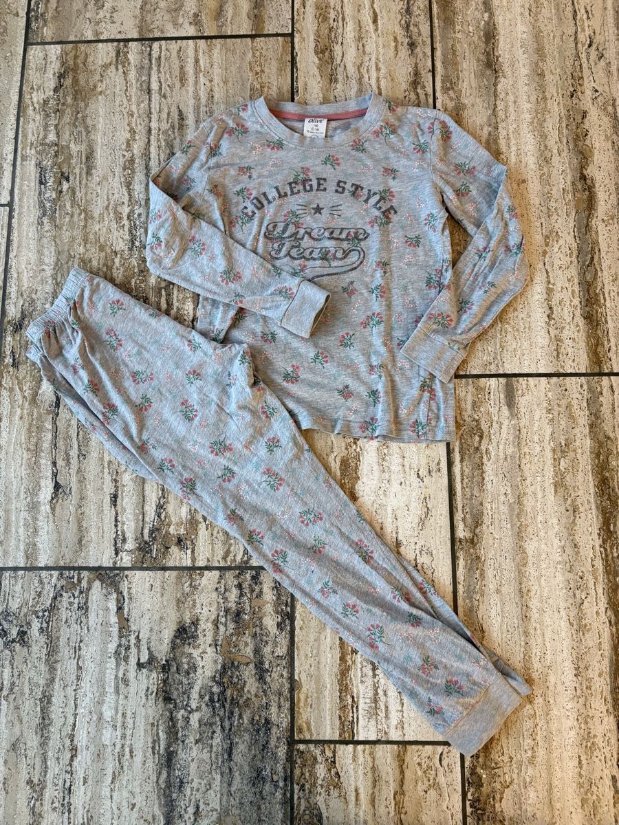 Naturaline Pyjamas & Ähnliches: Pyjama Mädchen Grösse 134/140 – Gebraucht aus Nürensdorf von Yellowstone09 4
