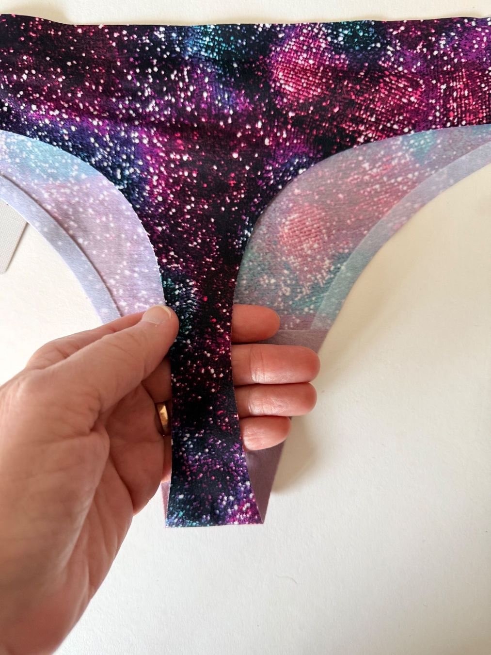 Triumph Sonstige Unterwäsche: TRIUMPH, Lite String SPORTY MICRO, Grösse L, Farbe Violett – Neu und originalverpackt aus Rudolfstetten von gst_g7xl 3