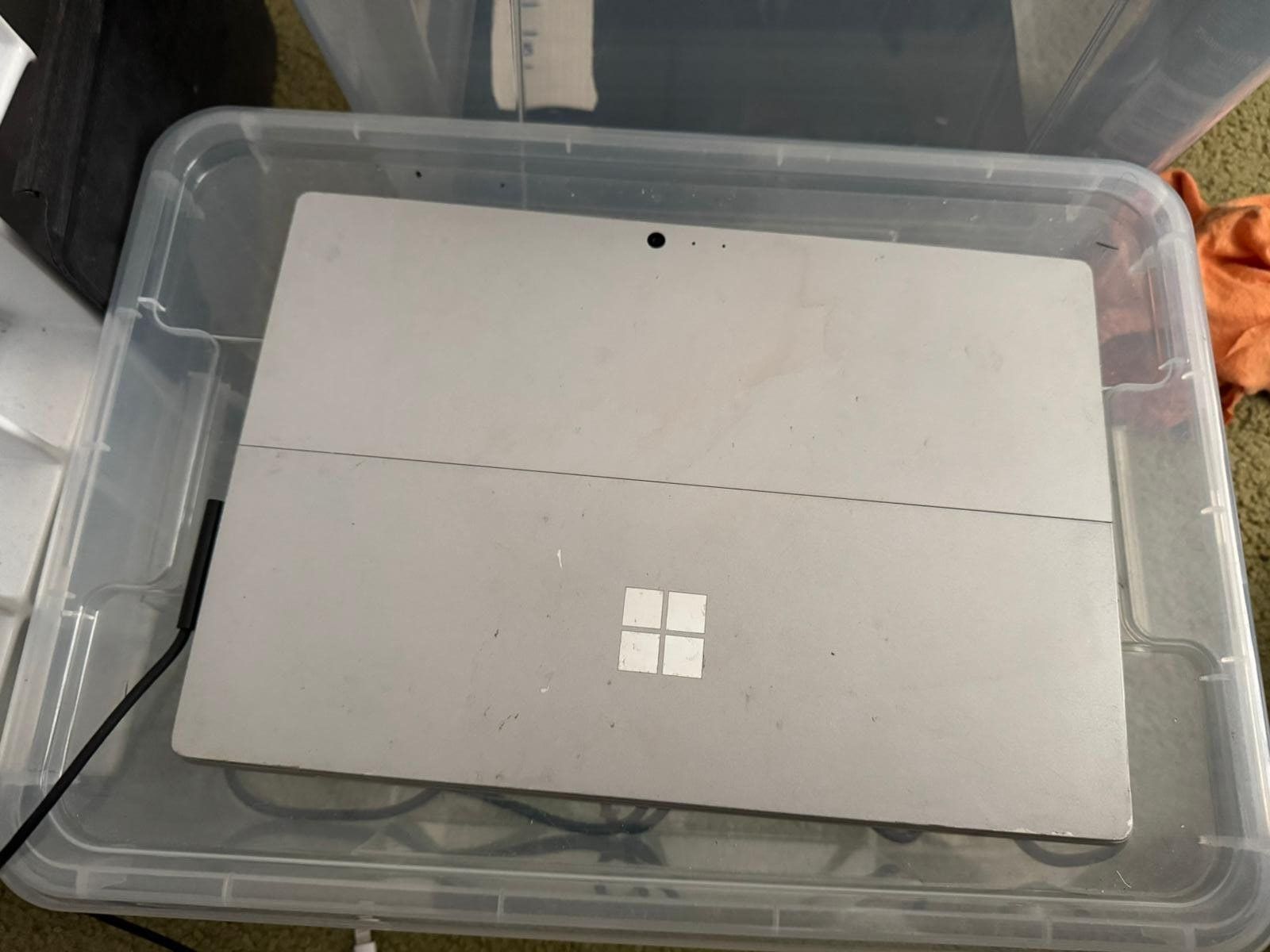 Microsoft Notebook: Surface pro 5, 256GB - i5 - 8GB RAM - Modell 1796!! – Difettoso da Olten venduto da HoYa01 1