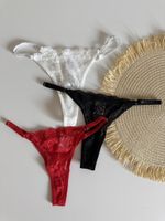 Set von 3 Damen Strings mit Spitze in verschiedenen Farben