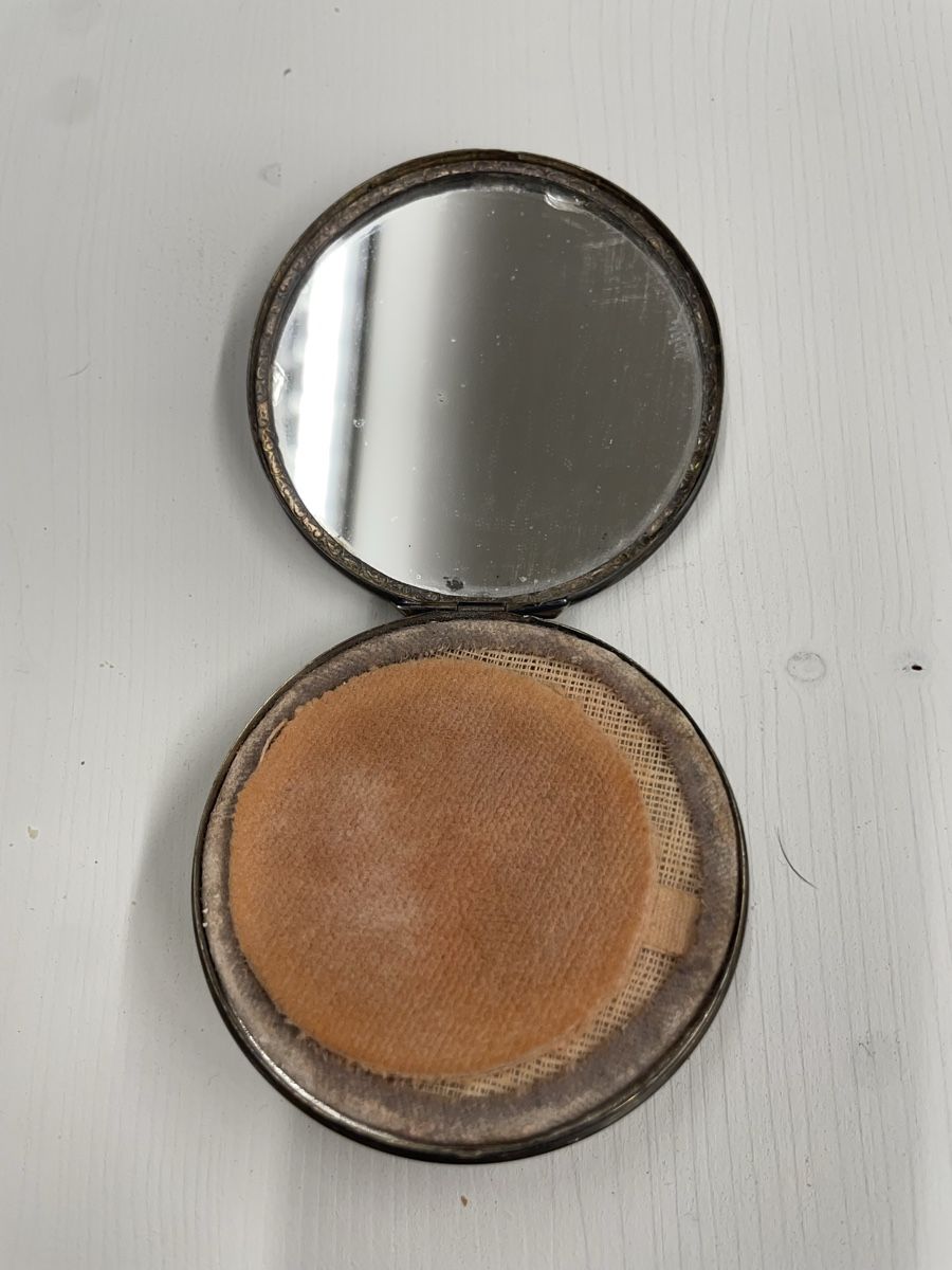 Tavoli da trucco: Puderdose mit Jagdszene – Usato da Nidau venduto da Beritundpan 2