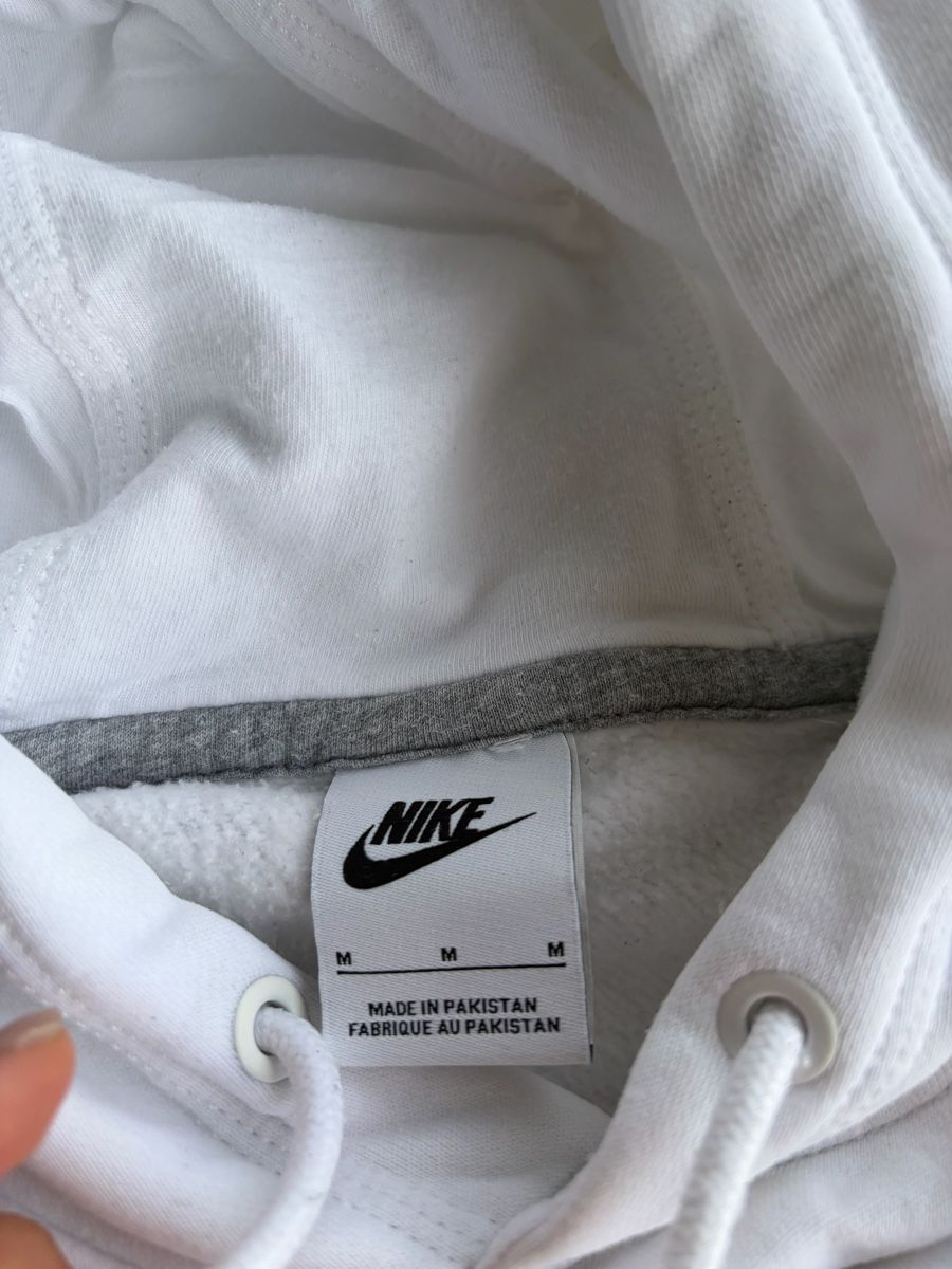 Nike Maglioni & Felpe: Sweat à capuche blanc Nike – Usato da Pully venduto da ari_78pk 1