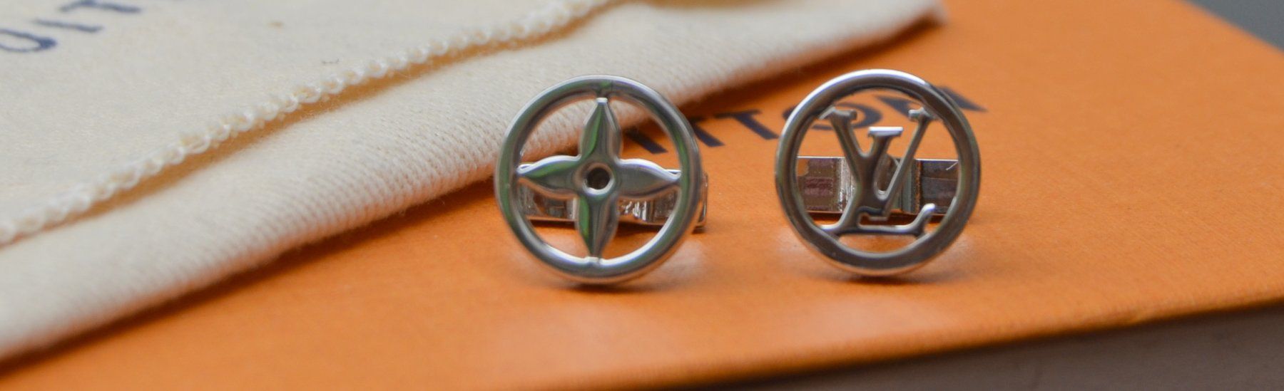 Louis Vuitton Gemelli: Louis Vuitton Manschettenknöpfe / boutons de manchette – Usato da Collonges venduto da Auganien 3