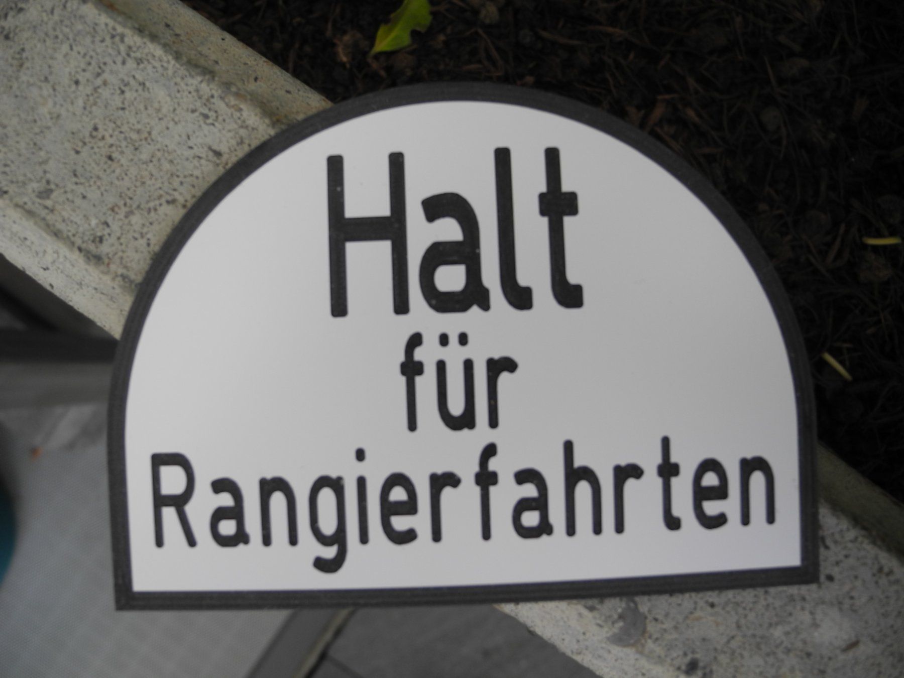 SBB/CFF/FFS Schilder: KLEINES BAHNSCHILD – Neu (gemäss Beschreibung) aus Reinach AG von Huckleberrysix