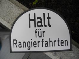 KLEINES BAHNSCHILD