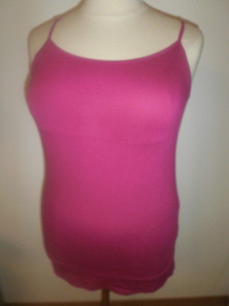 Top: Top fuchsia T. 42 – Usato da Marin-Epagnier venduto da Madja