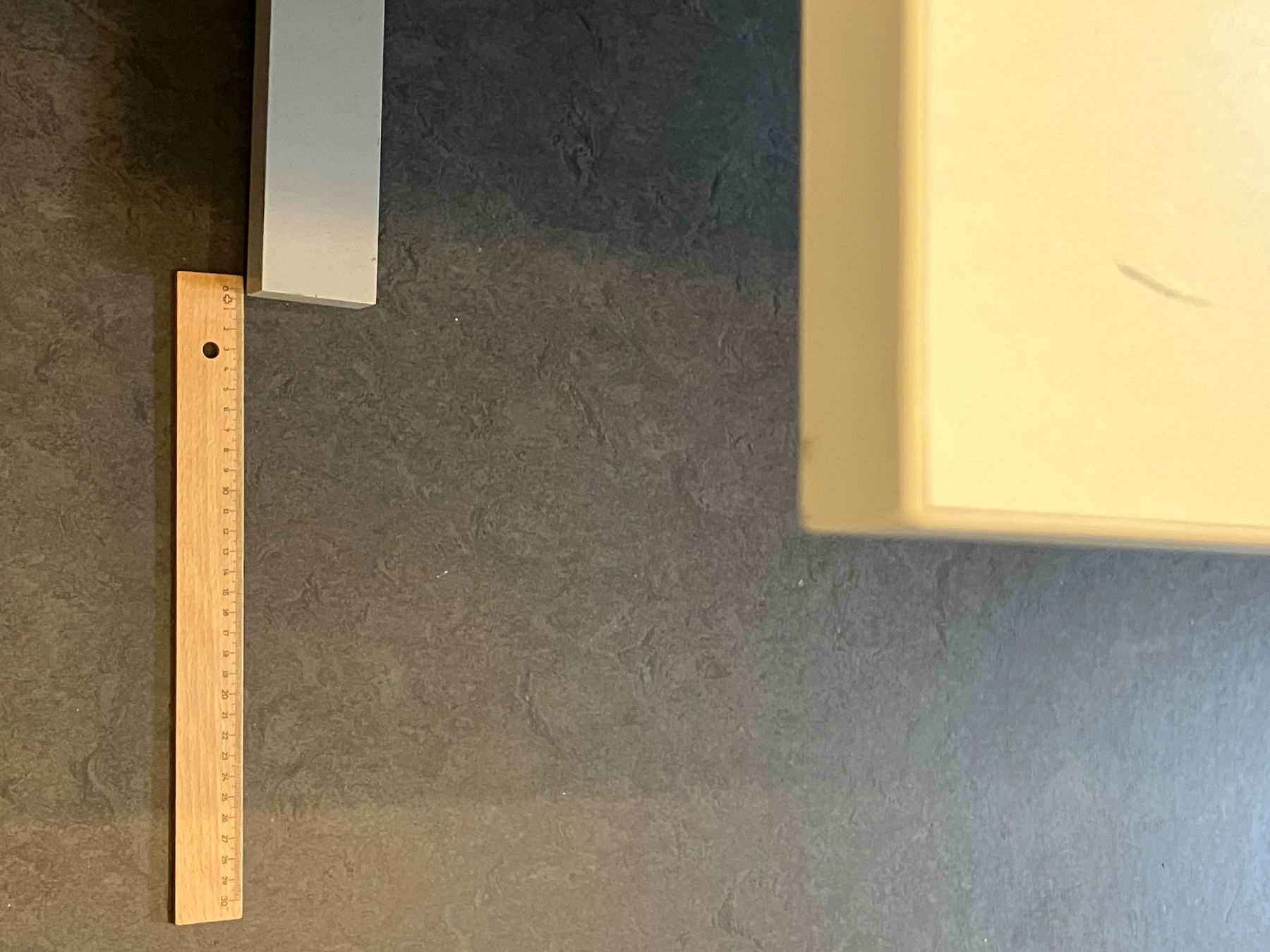 Lista Scrivanie: Stehpult; elektrisch Höhenverstellbar – Usato da Ellikon a d Thur venduto da Glumsoe 3