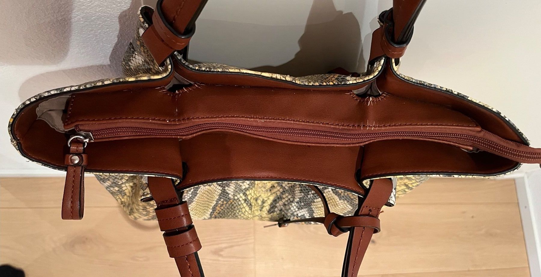 Gabor Borse da donna: Gabor, Tasche in Schlangenlederoptik – Usato da Kloten venduto da SANTALA23 7