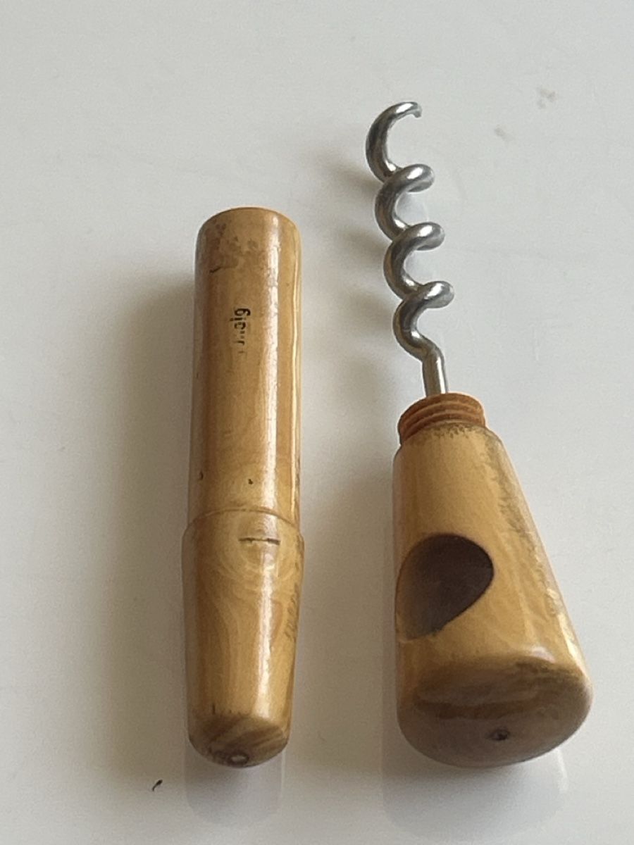 Apribottiglie & Tappi per chiusura: Korkenzieher Holzgriff mit Hülle (S8) – Usato da Neuenhof venduto da bro_9zsg 1