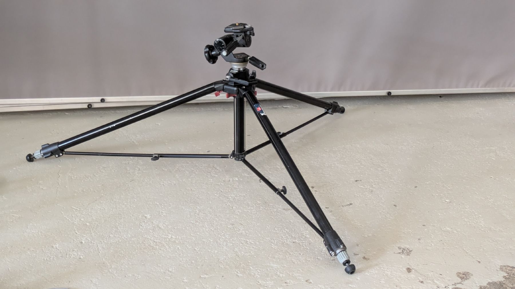 Manfrotto Treppiedi & Teste: Stativ Manfrotto 058B/GD02 TOP! – Usato da Birmensdorf ZH venduto da extrachrome 1