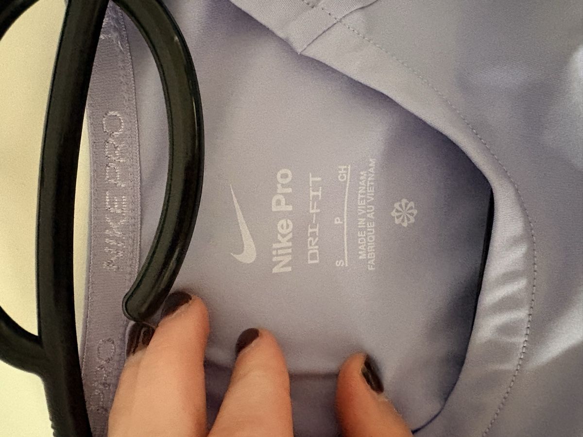 Nike Top: Nike Oberteil lila – Nuovo (secondo la descrizione) da Rapperswil BE venduto da Misch_12 4