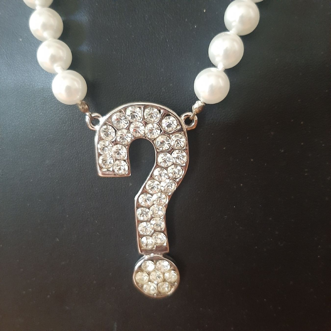 Moschino Catenine: Emblématique collier Moschino – Usato da Chêne-Bourg venduto da chsandra34 2