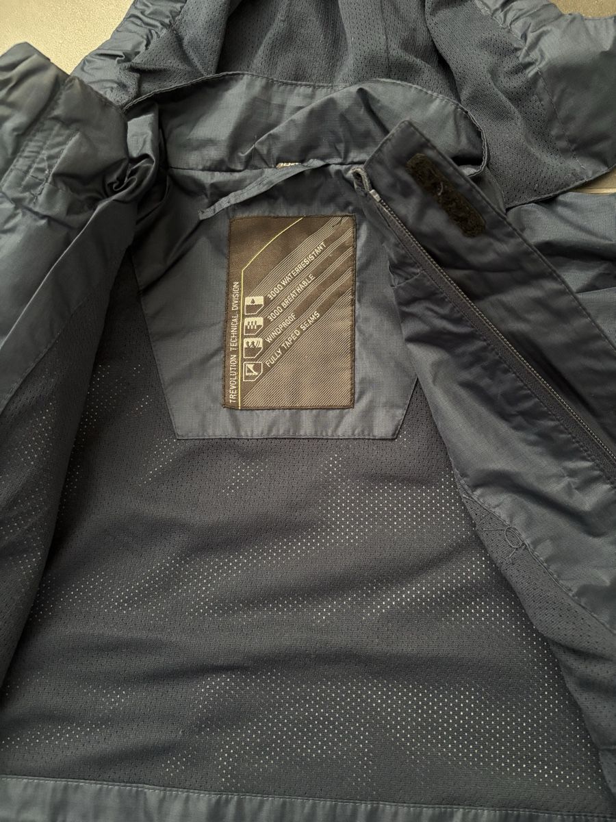 Lotti & Set di vestiti: Jacken und Regenhose Grösse 104 – Usato da Niederwangen b. Bern venduto da muidop 2