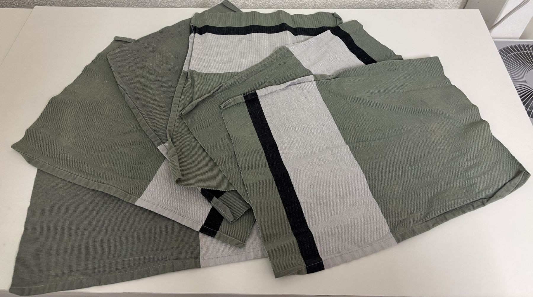 Tavoli: 6x Tischset Weiss/Grau/Schwarz – Usato da Buchs AG venduto da SellAndBuyX 1