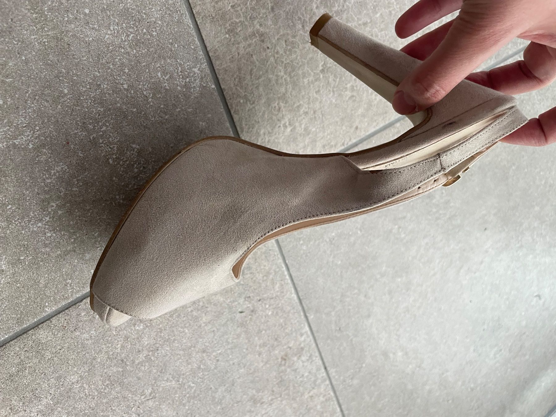 Scarpe da donna: Scarpa con tacco 39 pelle – Usato da murten venduto da Ester09 3