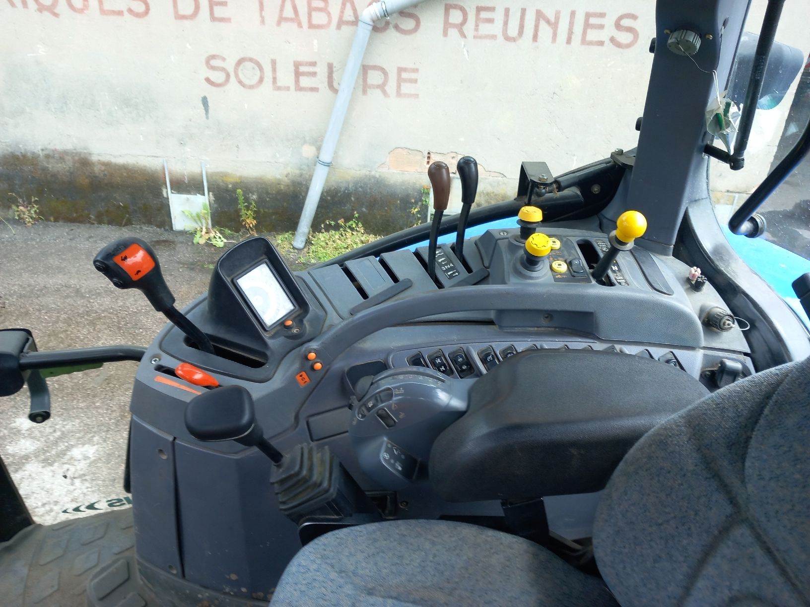 New Holland Traktoren: New Holland – Gebraucht aus Val-d'Illiez von cpe_92kc 6