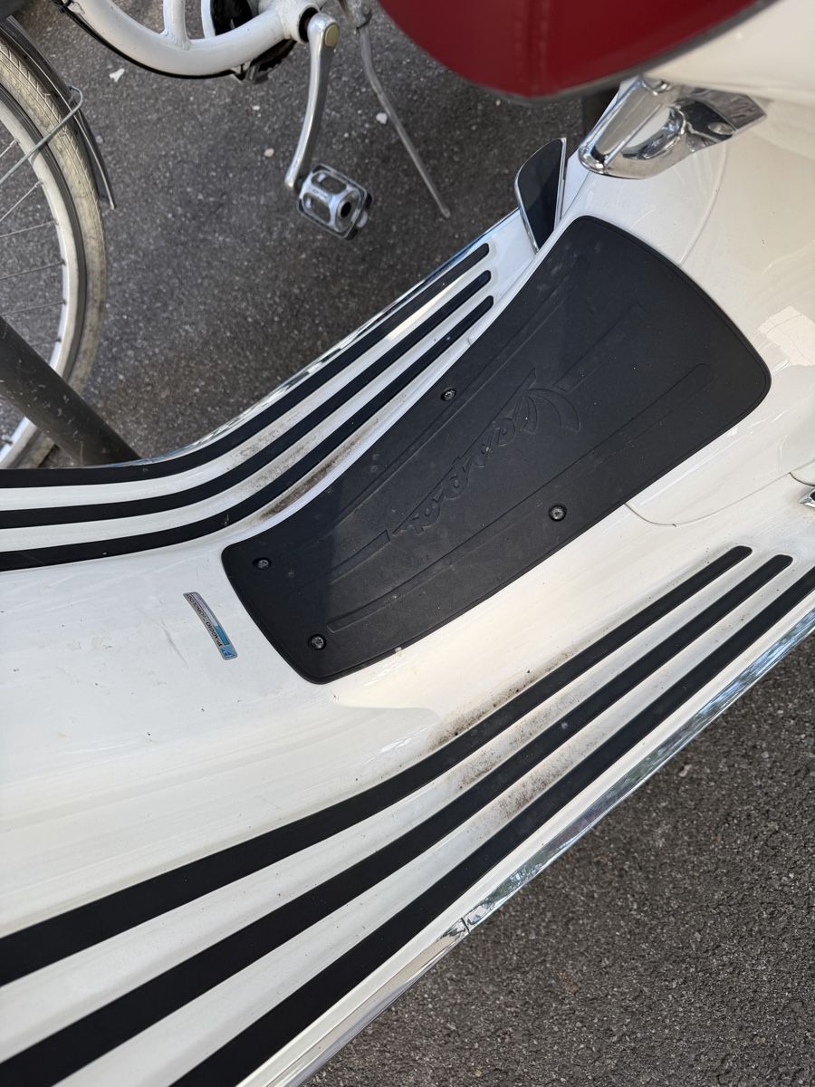 Vespa Scooter: Piaggio Vespa 946  – Usato da Zug venduto da OJ1212 3
