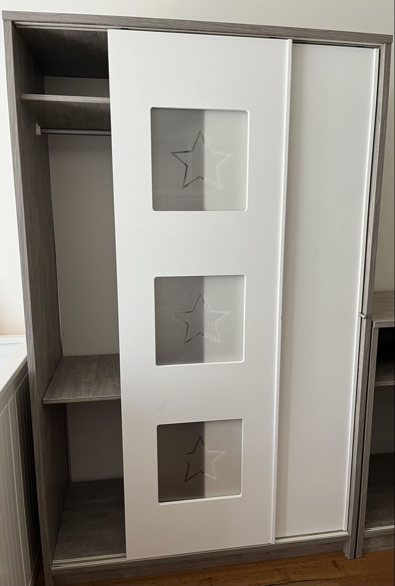 Armadi: Kinder-Kleiderschrank grau/weiss – Usato da Aadorf venduto da Briana00 2