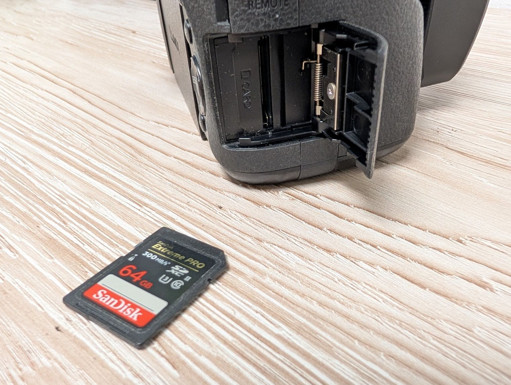 Panasonic Kamera: Panasonic Lumix DMC-FZ2000 – Gebraucht aus Hinterkappelen von remos-world 8