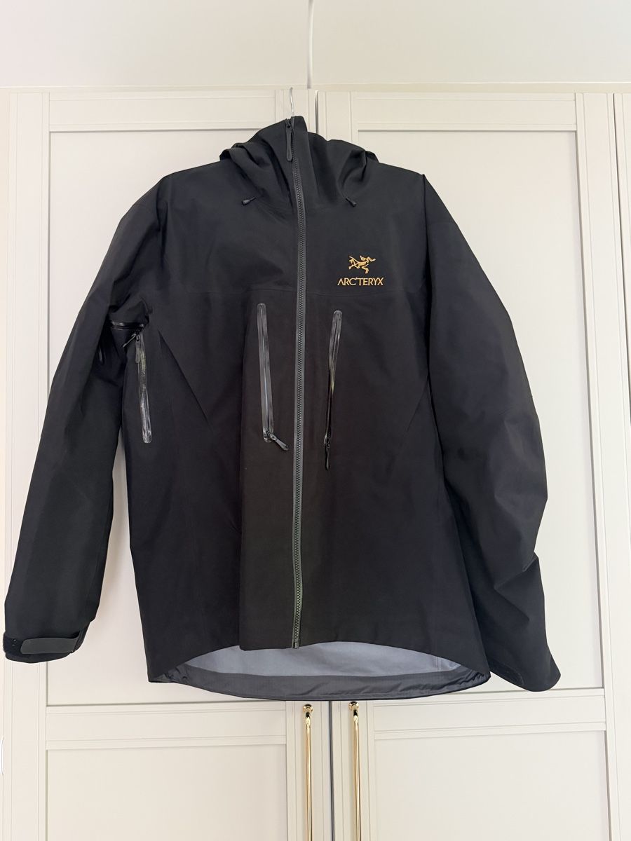 Arcteryx Giacche: Arcteryx Alpha SV Jacket Men‘s – Usato da Thun venduto da sabcar