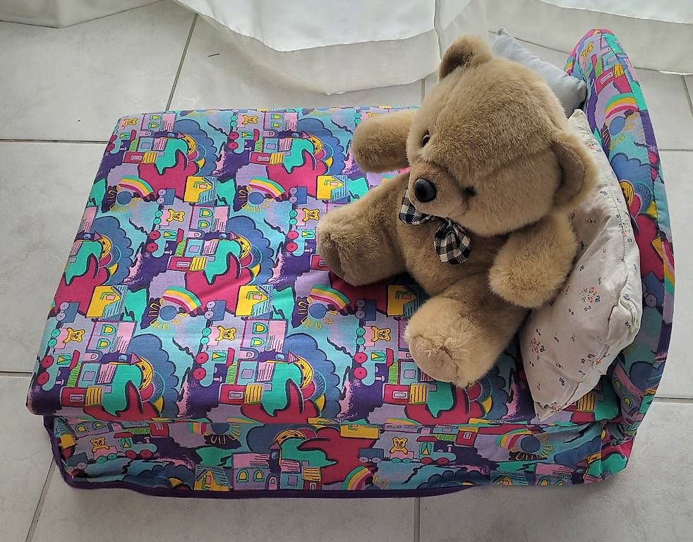 Spielzeuge: Kuscheltier- und Puppensofa – Gebraucht aus Oberuzwil von rtr_wp6m