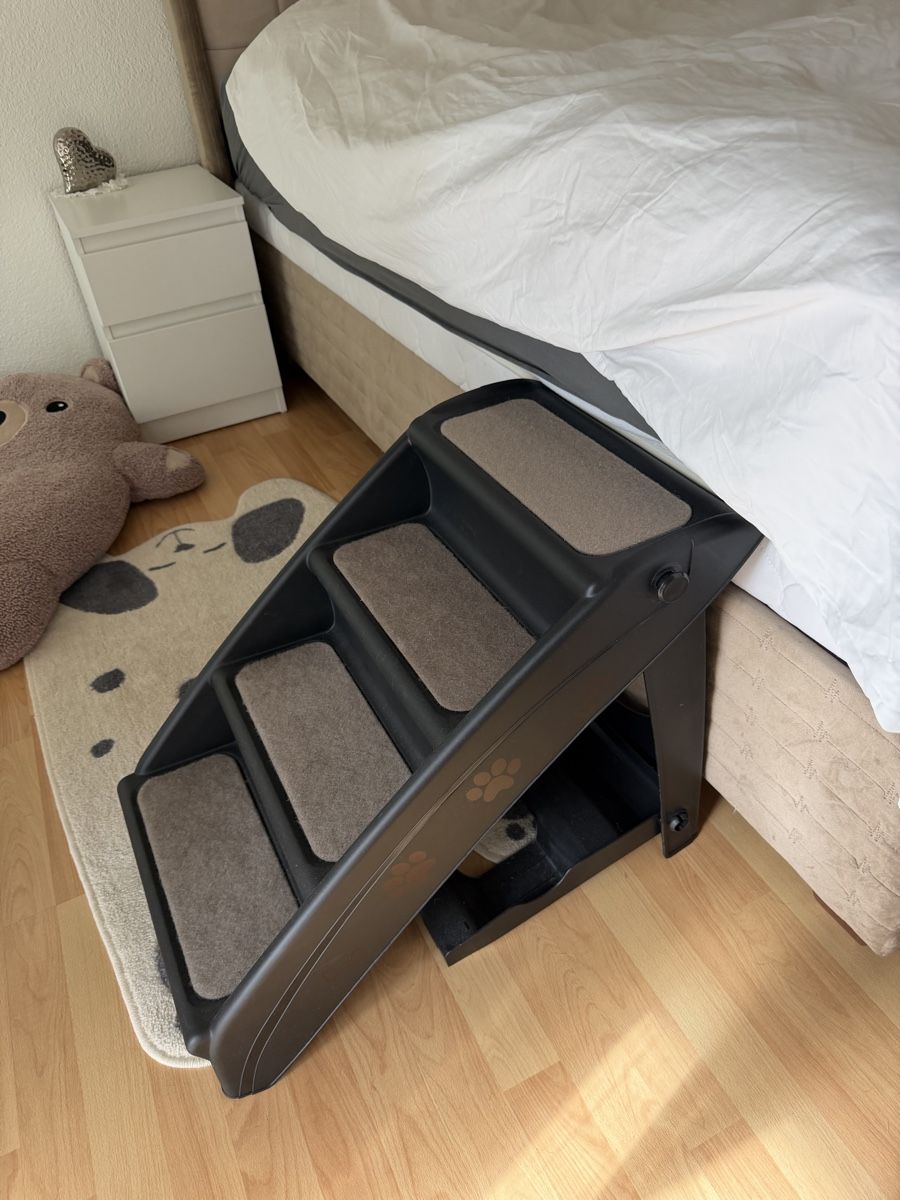Escaliers: Pet Stairs 4 Steps Foldable chf 1.- – D'occasion à Winterthur par katjazbii 2