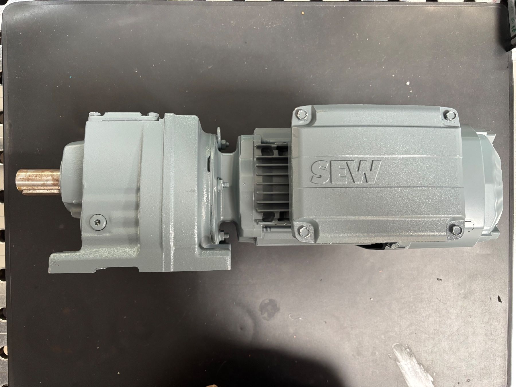 Sew-Eurodrive  Motori: Elektromotor mit Getriebe 0.37kW – Nuovo (secondo la descrizione) da Horw venduto da asdf1414 2