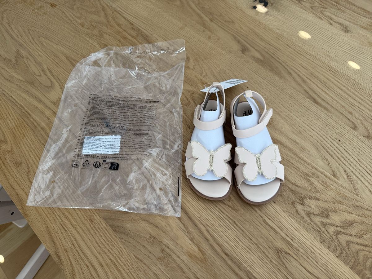 H&M Scarpe per ragazze: Sandalen mit Applikation von H&M – Nuovo e nell'imballaggio originale da Bolligen venduto da nic_sk8y 1