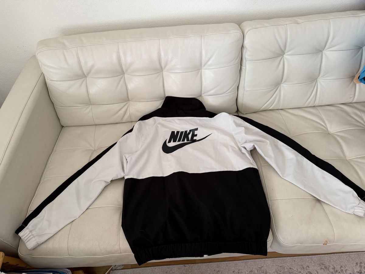 Nike Giacche: Nike- Sport / Training Jacke – Usato da Dietlikon venduto da Locinda 3