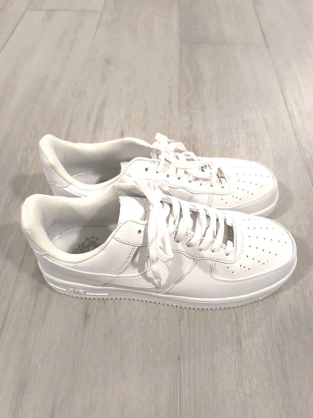 Scarpe da uomo: Baskets blanches état neuf taille 45 – Usato da Villars-sur-Glâne venduto da SwissTrendyStore 1