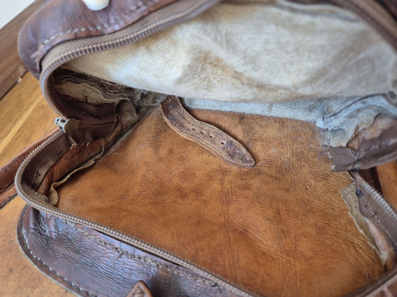 Zaini: Sac à dos vintage en cuir véritable – Usato da Versoix venduto da Lenas9 3