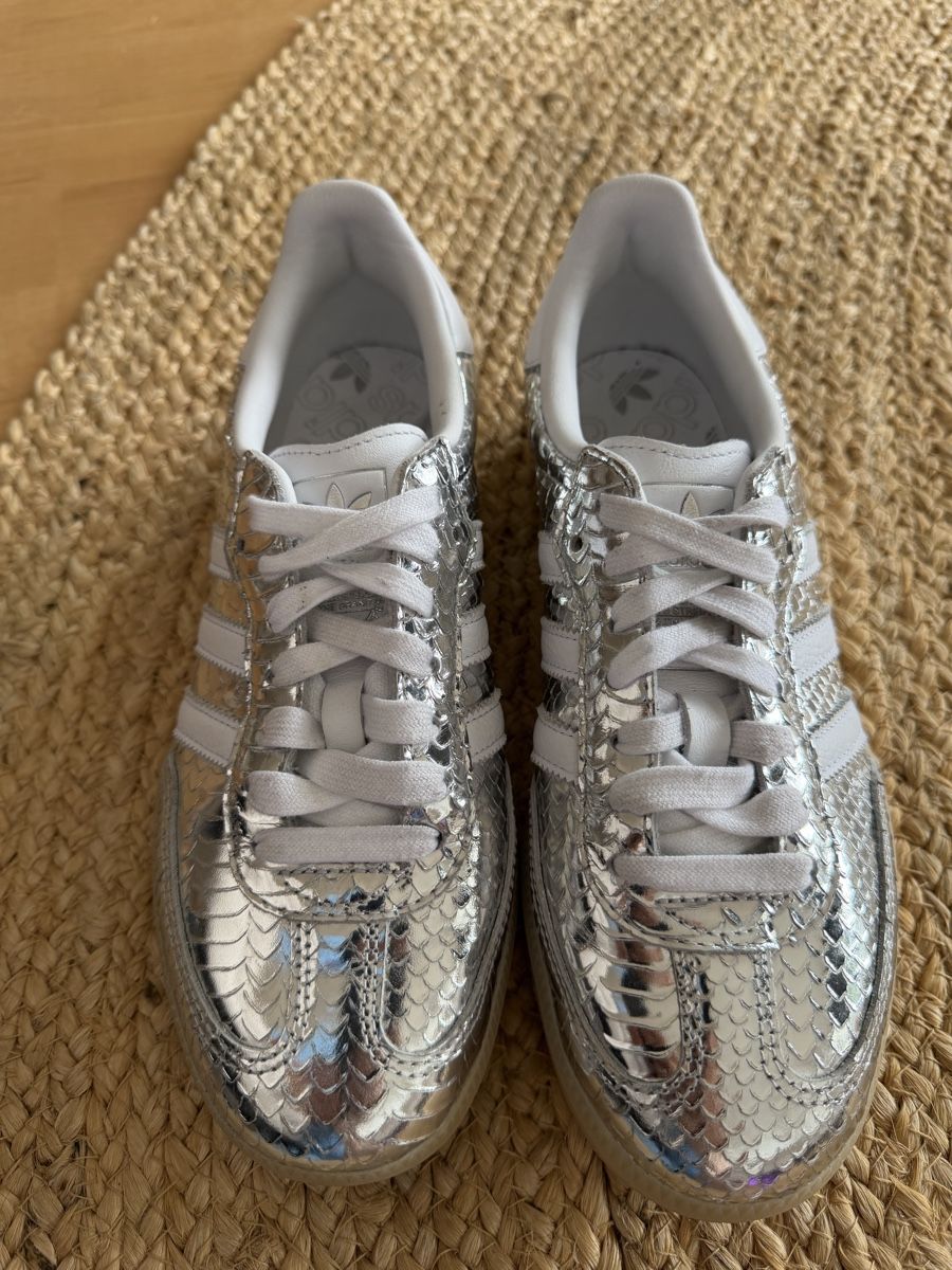 Damenschuhe: Adidas Samba Damen Sneaker Silber – Gebraucht aus Alosen von .AMEA.